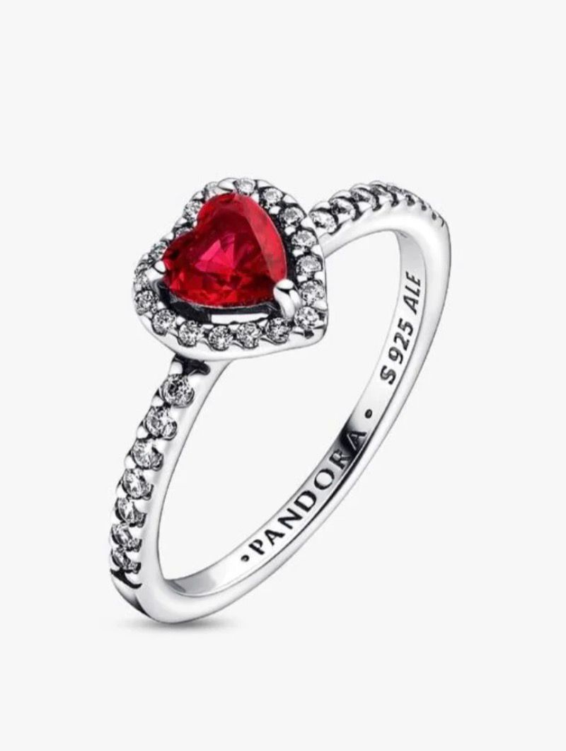 💍 Anillo Pandora Rojo – Pasión que destaca